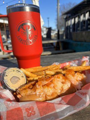 Hot shrimp roll with spicy fries