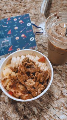 Açaí Bowl & Iced Banana Bread Latte