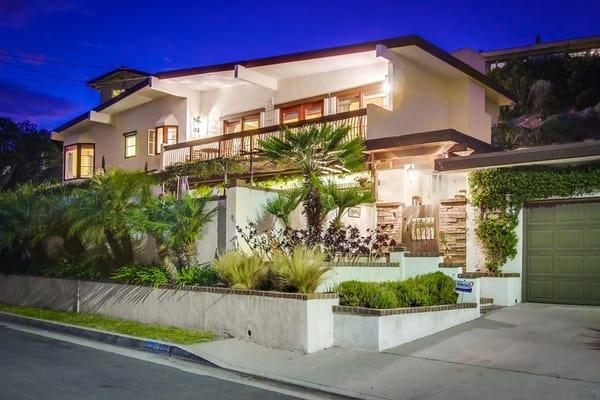 A stunning dream home that we helped a client purchase in San Pedro, CA.
 
 https://www.marshallreddick.com/buy