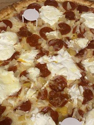 Ordered a pizza with Ricotta cheese, pineapple, pepperoni. What I got was Pineapple, Pepperoni and sour cream.