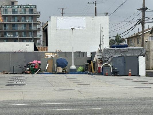 Fix your shit! Your trash logo is above human SHIT! And vagrants who terrorize a neighborhood!