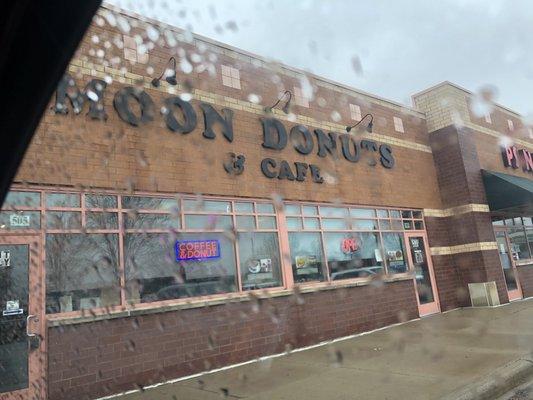 Moon donuts and cafe