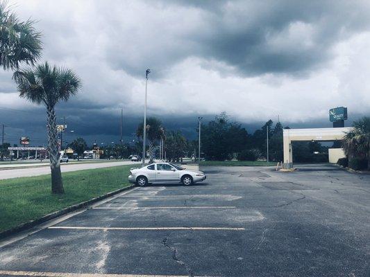 Storm coming in front of Quality Inn