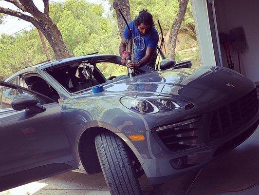 Windshield replacement and Porsche Macan