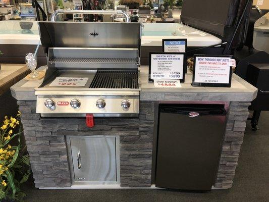 Siesta Key 6' outdoor kitchen with stainless steel Outlaw grill, fridge and door by Bull. Available in two popular colors.