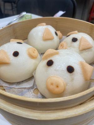 Steamed sweet piggy buns!