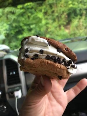 Cookie sandwich