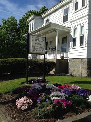 Beautiful Brookside Manor in Quincy, MA. Easy access to Boston, the T and surrounding Quincy beaches.