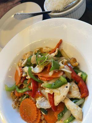 Cashew Chicken - peppers, onions, carrots - delish.