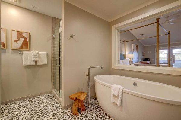 Guest room bath