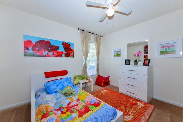 Willow Lake Apartment Homes - Model Bedroom