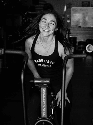 Meet Kelly! Kelly began coaching at Cave Training in the Summer of 2020. She specializes in Crossfit L1. Get to know her!