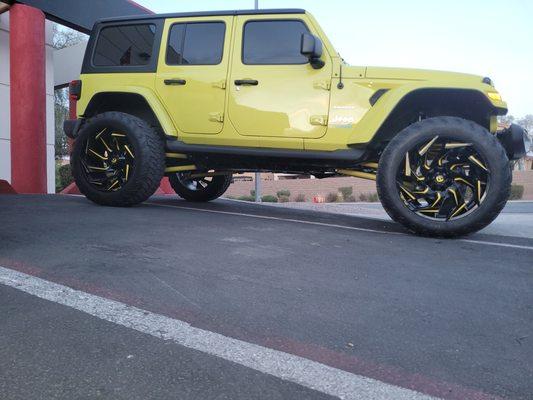 2023 Jeep Wrangler with a 6" lift kit Fuel Wheels pin striped to match