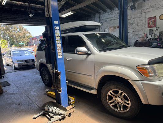 Toyota sequoia installed new front struts both side.  
Best price in town.