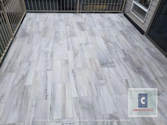 Outdoor deck tile