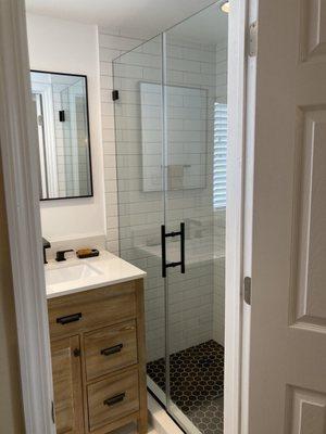 Frameless shower doors