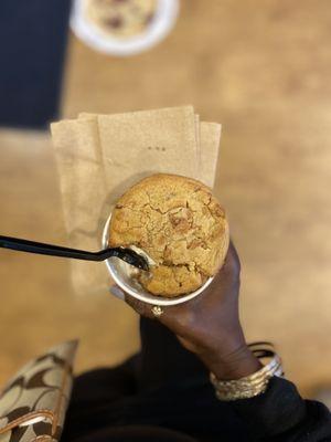 Cookie'wich featuring Cookies and Cream ice cream between Chocolate Chunk and Peanut Butter Chip cookies .