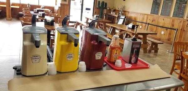 Condiment station