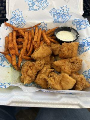 Honey Sriracha boneless wings and Sweet Potato fries