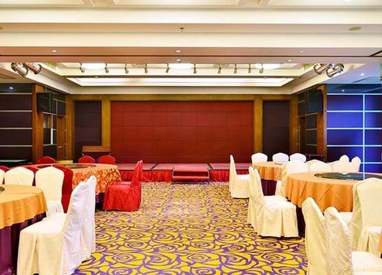 Meeting room class with this beautiful patterned carpet.