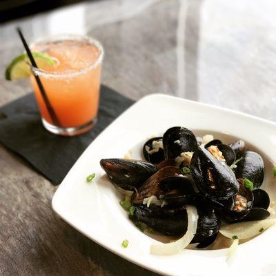 Happy hour white wine mussels