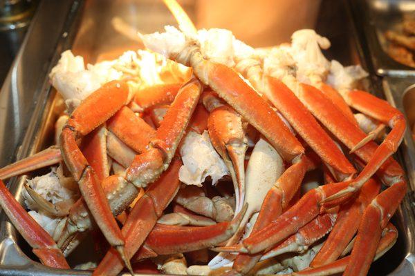 Wow, Dinner buffet with all you can ear crab leg...