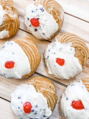 Cannoli cream puffs