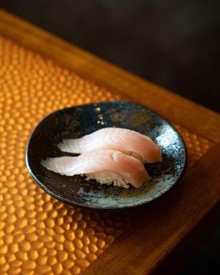 Hamachi nigiri