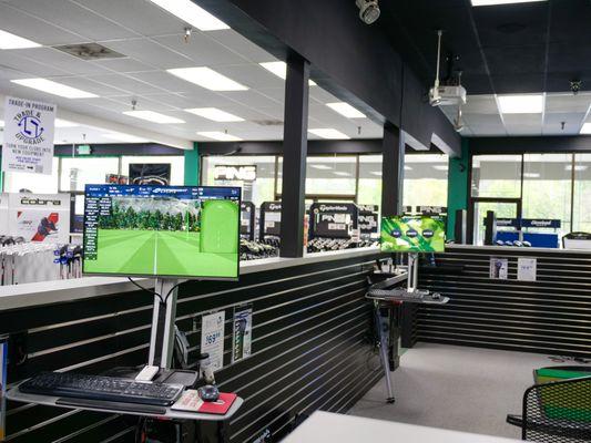 Fitting center with the latest Foresight shot tracking technology.