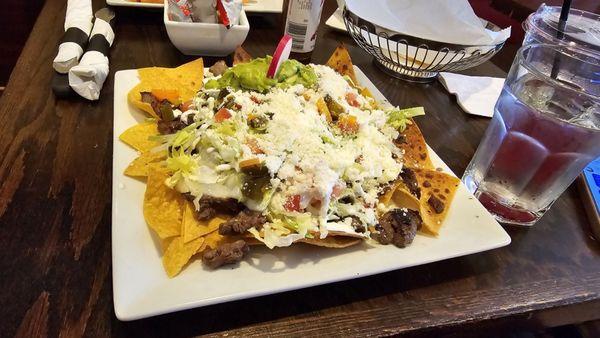 5. Nachos con Carne Asada