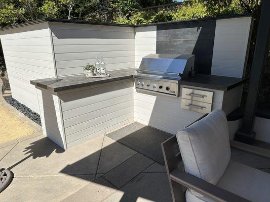 Custom outdoor kitchen with concrete counter