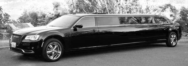 10 Passenger Chrysler 300 Limousine