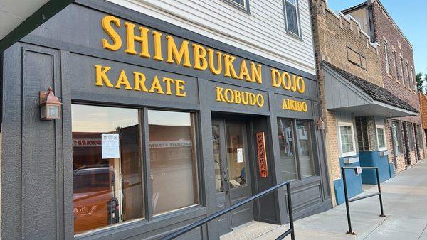 A photo of the front of the Shimbukan Dojo, which is the dojo for Lonsdale Karate.