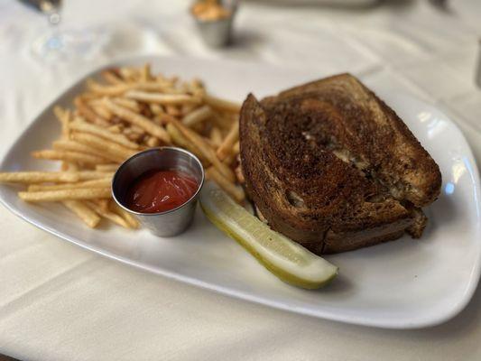 Patty Melt FYI: Menu says brioche bread but it is served on traditional rye.