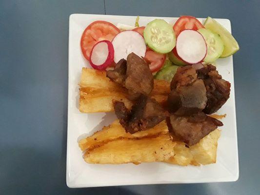 Ven a probar una de liciosa yuca frita