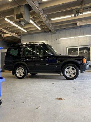 One stage polish brought the shine back out of this Land Rover!