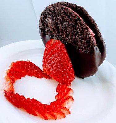 Chocolate Covered Strawberry Sando