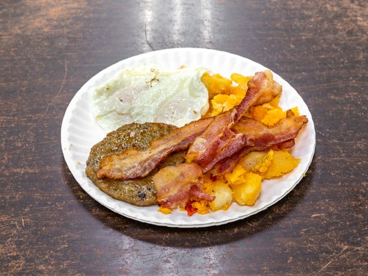 Sausage, bacon, egg and hashbrowns breakfast platter