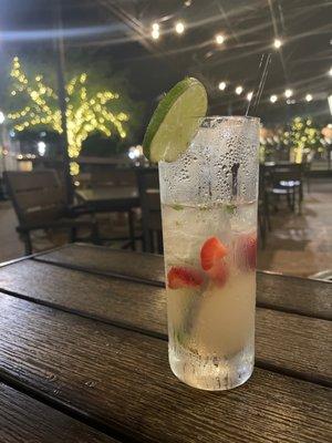 Dragon berry mojito