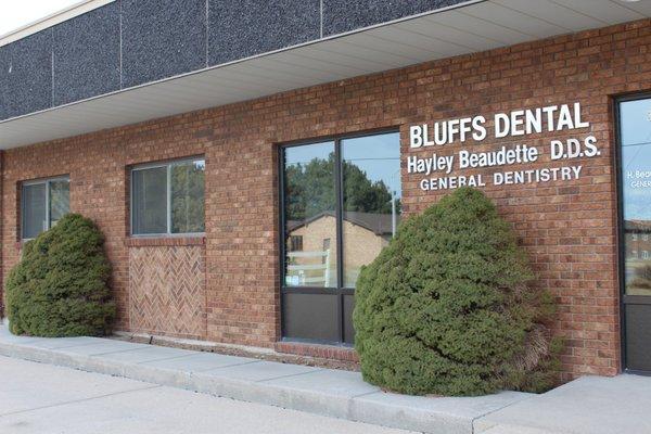 Bluffs Dental Office Exterior