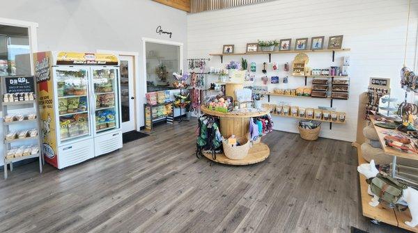 Pet Boutique with unique toys, treats, accessories and pet health retail. We also carry Primal Raw Food