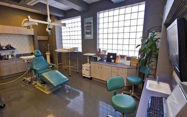 Our cosmetic suite has enough space for general anesthesia equipment for those wanting to be put to sleep