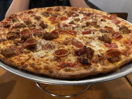 16" Strongman Meat Pizza