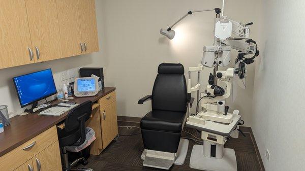 We have the latest and most advanced technology to give you a comprehensive eye exam.