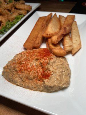 Hummus with Fried Pita