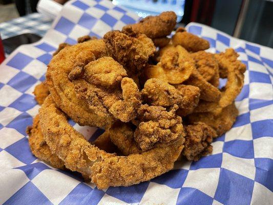 Mixed seafood platter - catfish, shrimp, oysters, onion rings. Very fresh and tasty.