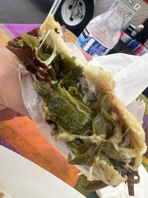 Gordita de rajas con queso...