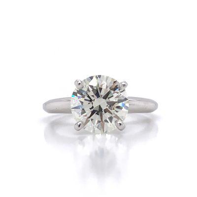 Round Cut Engagement Ring