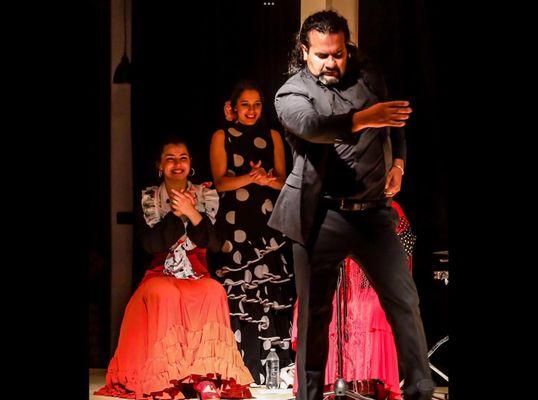 En cabaret. Jesús Muñoz Flamenco dancer