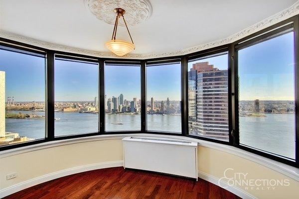 330 E 38 St, #37L - 2 Bed/2 Bath for Rent. $5800/month No broker fee!